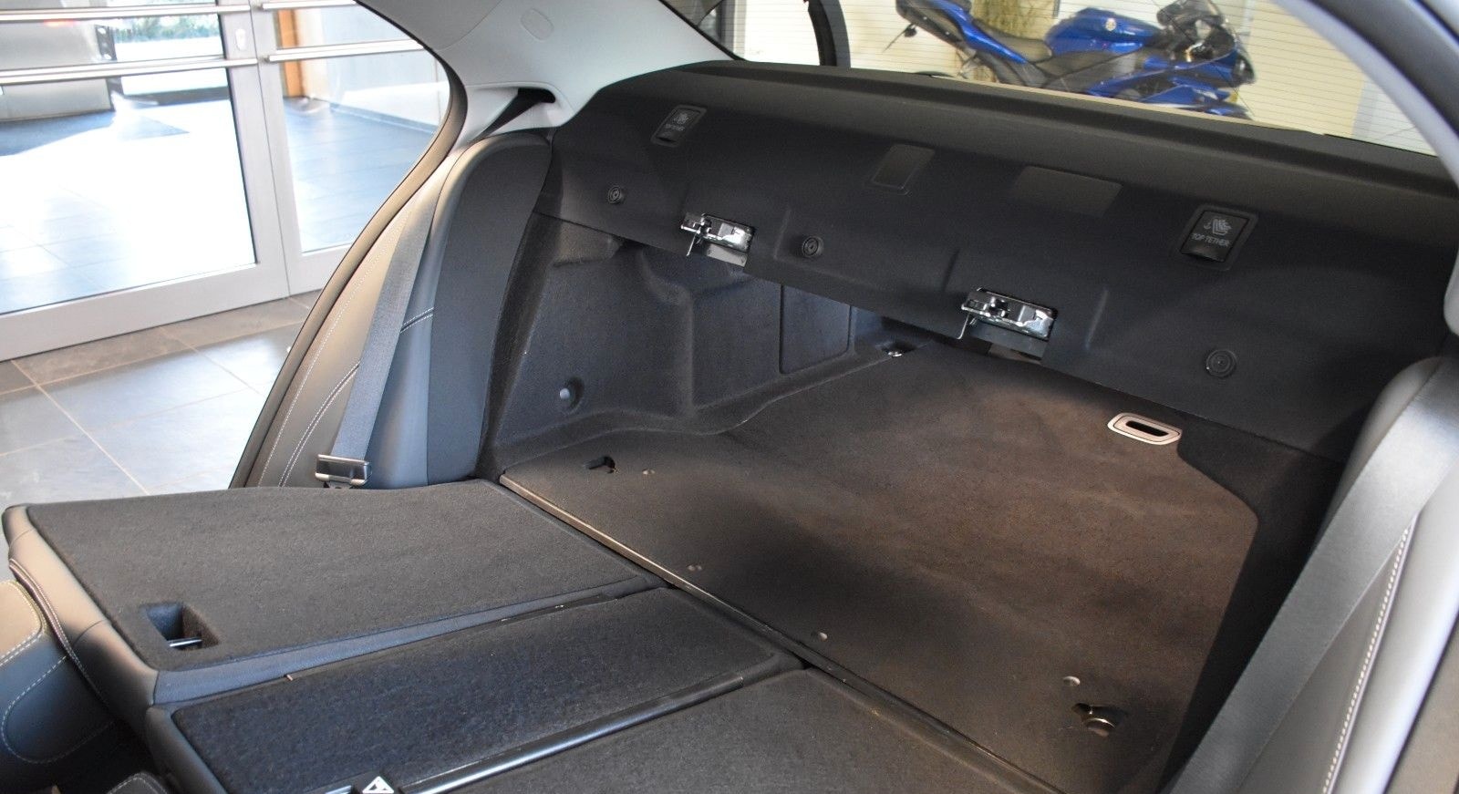 Mercedes-Benz E 220 D 9G EXCLUSIVE"LEDER"360°-KAMERA"ESD"AHK" foto 19