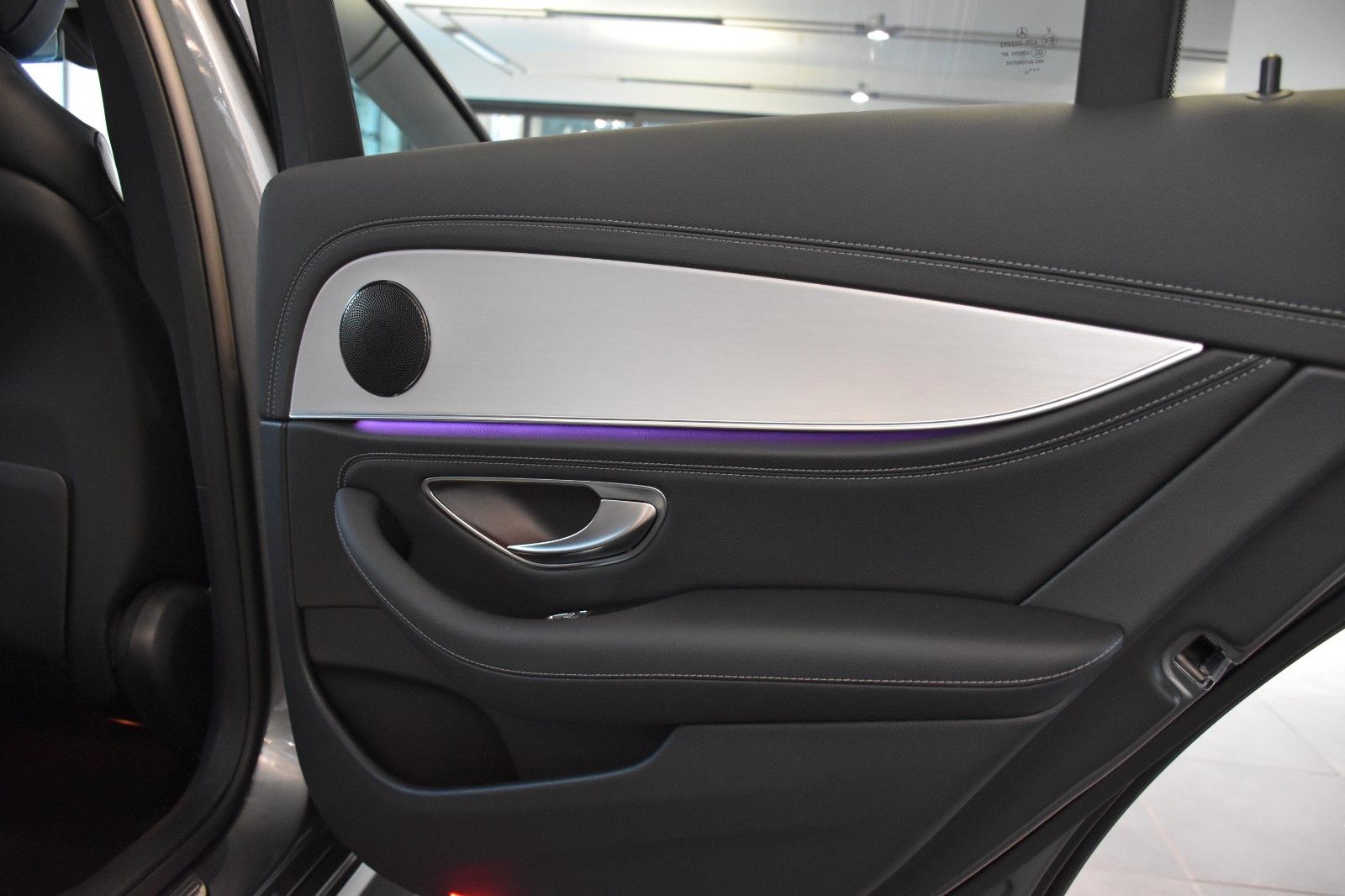 Mercedes-Benz E 220 D 9G EXCLUSIVE"LEDER"360°-KAMERA"ESD"AHK" foto 23