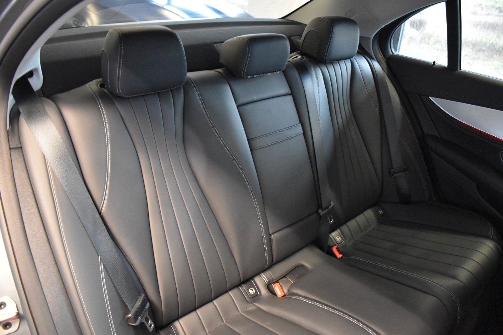 Mercedes-Benz E 220 D 9G EXCLUSIVE"LEDER"360°-KAMERA"ESD"AHK" foto 24