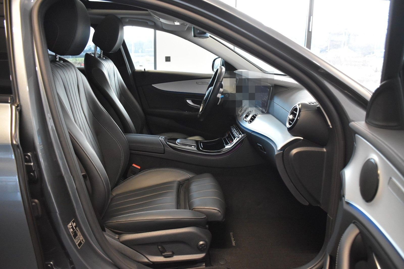 Mercedes-Benz E 220 D 9G EXCLUSIVE"LEDER"360°-KAMERA"ESD"AHK" foto 25