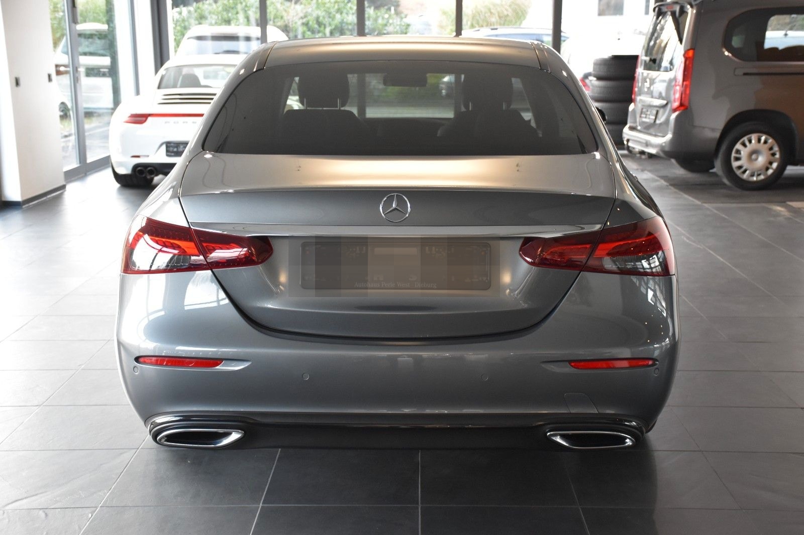 Mercedes-Benz E 220 D 9G EXCLUSIVE"LEDER"360°-KAMERA"ESD"AHK" foto 5