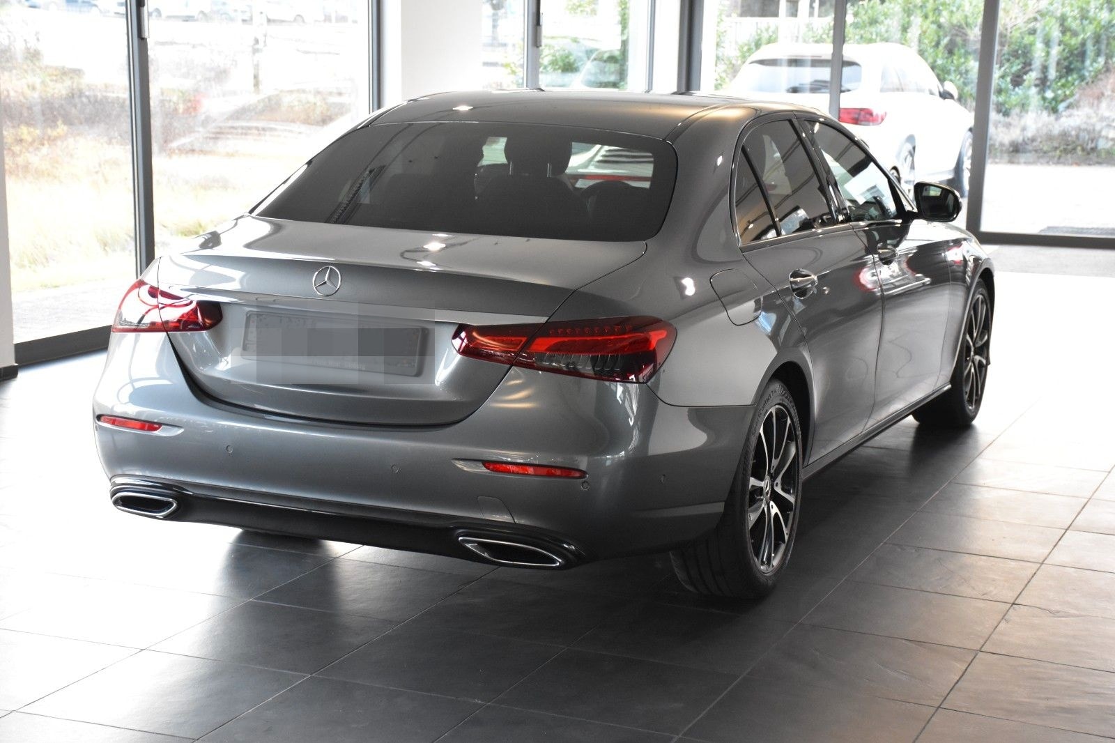 Mercedes-Benz E 220 D 9G EXCLUSIVE"LEDER"360°-KAMERA"ESD"AHK" foto 9