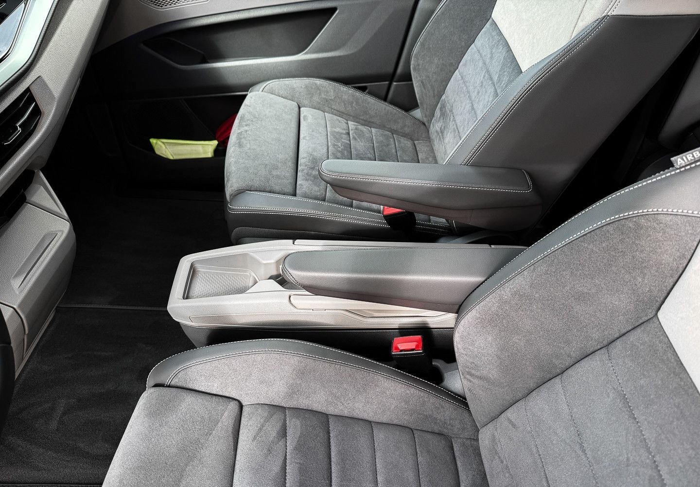 Volkswagen T7 Multivan 2.0 TDI Edition lang AHK/Matrix/Pano foto 13