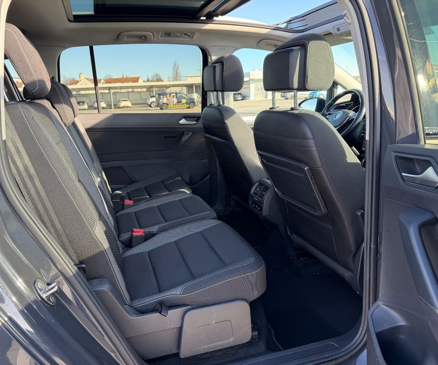 Volkswagen Touran 2.0 TDI*DSG*PANO*NAVI*LED*KAMERA*AHK*ACC* foto 17