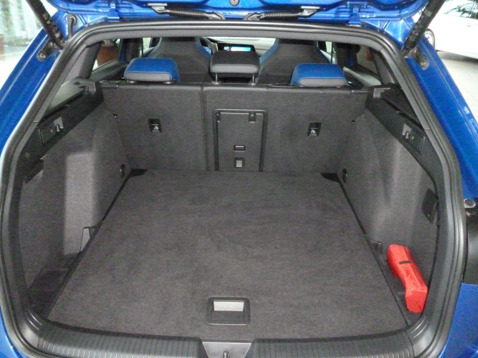 Volkswagen Golf VIII Variant R 4M 2,0 TSI/DSG*BLACK STYLE*M foto 12