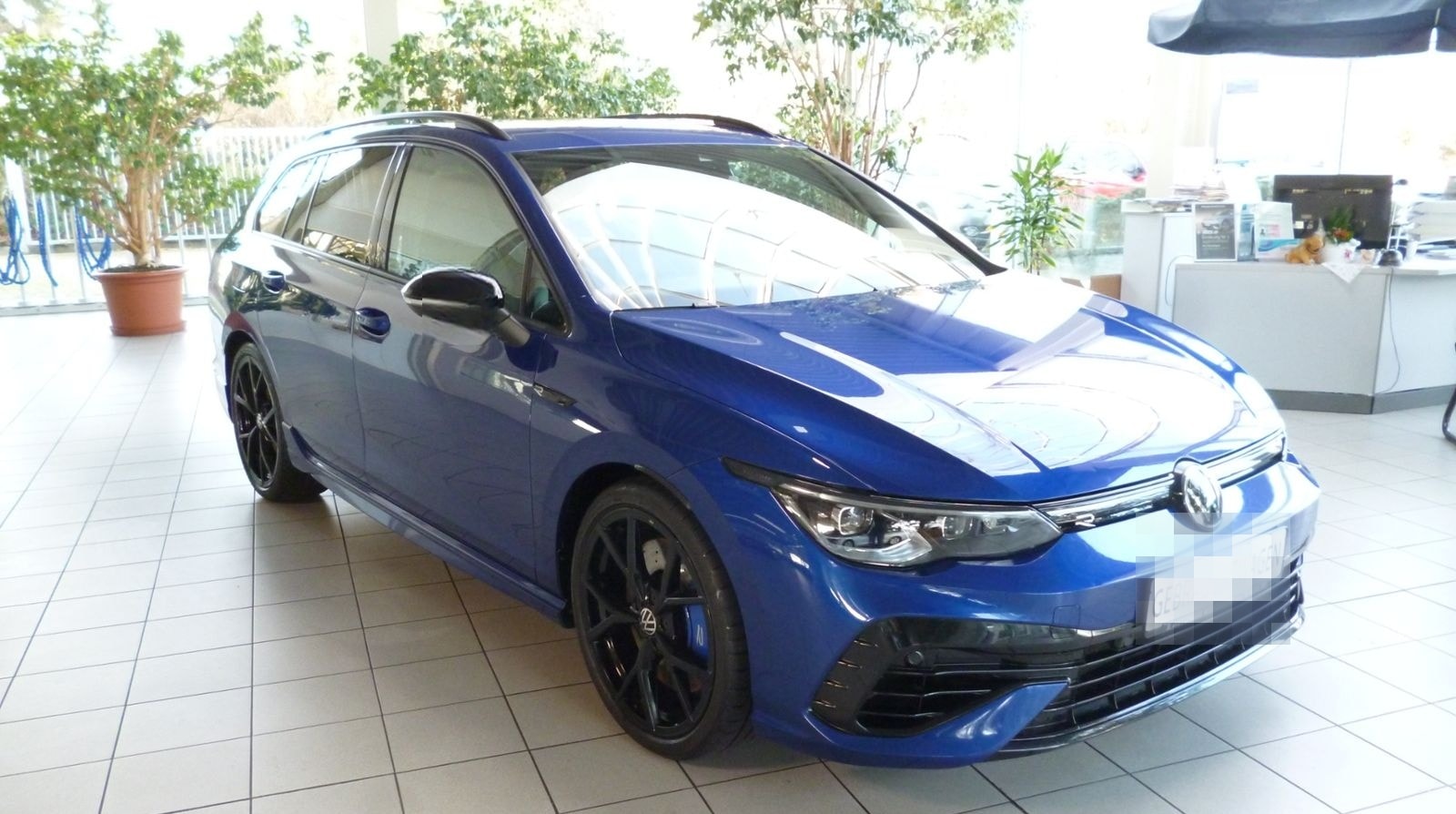 Volkswagen Golf VIII Variant R 4M 2,0 TSI/DSG*BLACK STYLE*M foto 3