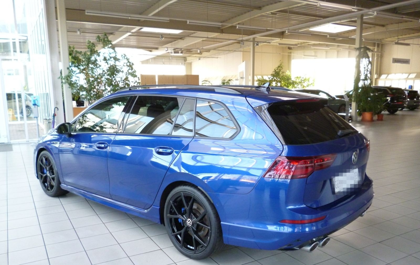 Volkswagen Golf VIII Variant R 4M 2,0 TSI/DSG*BLACK STYLE*M foto 4