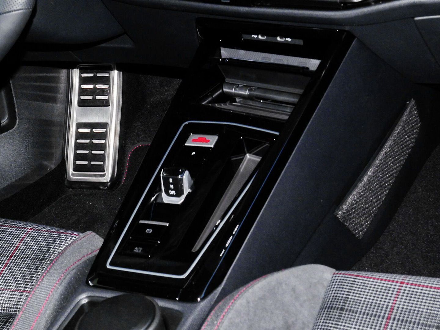 Volkswagen Golf GTI 265 PS DSG | HUD | DCC | Pano | AHZV uv foto 8