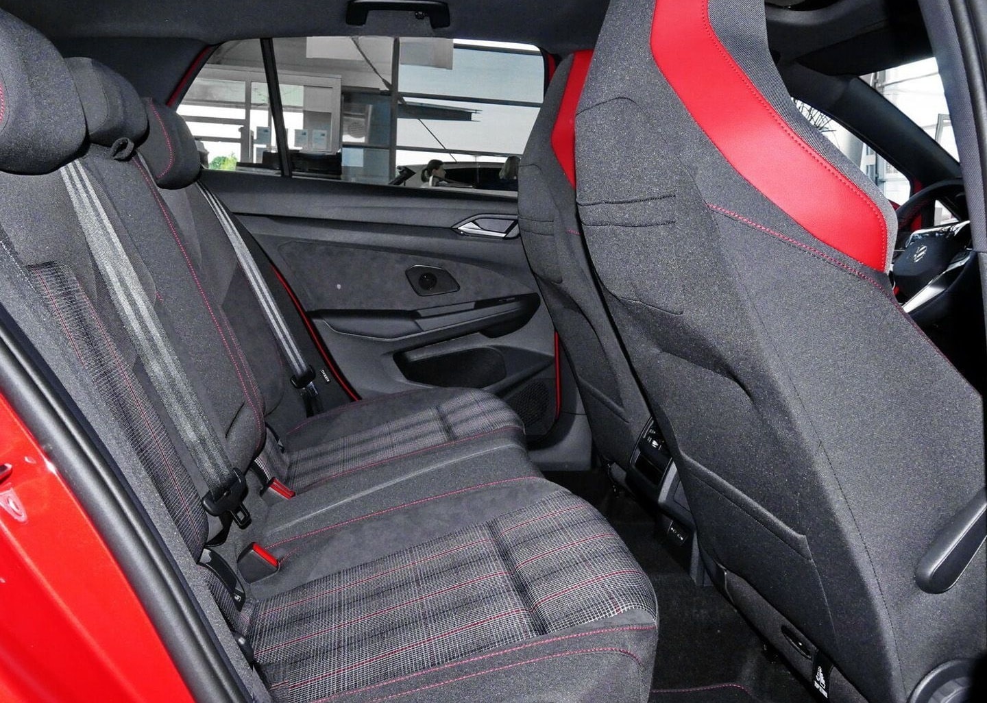 Volkswagen Golf GTI 265 PS DSG | HUD | DCC | Pano | AHZV uv foto 9