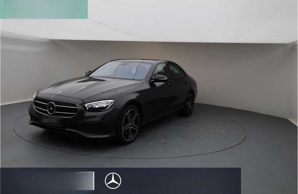 Mercedes-Benz E 300 e Lim Avantgarde Night Distr Widescreen foto 1