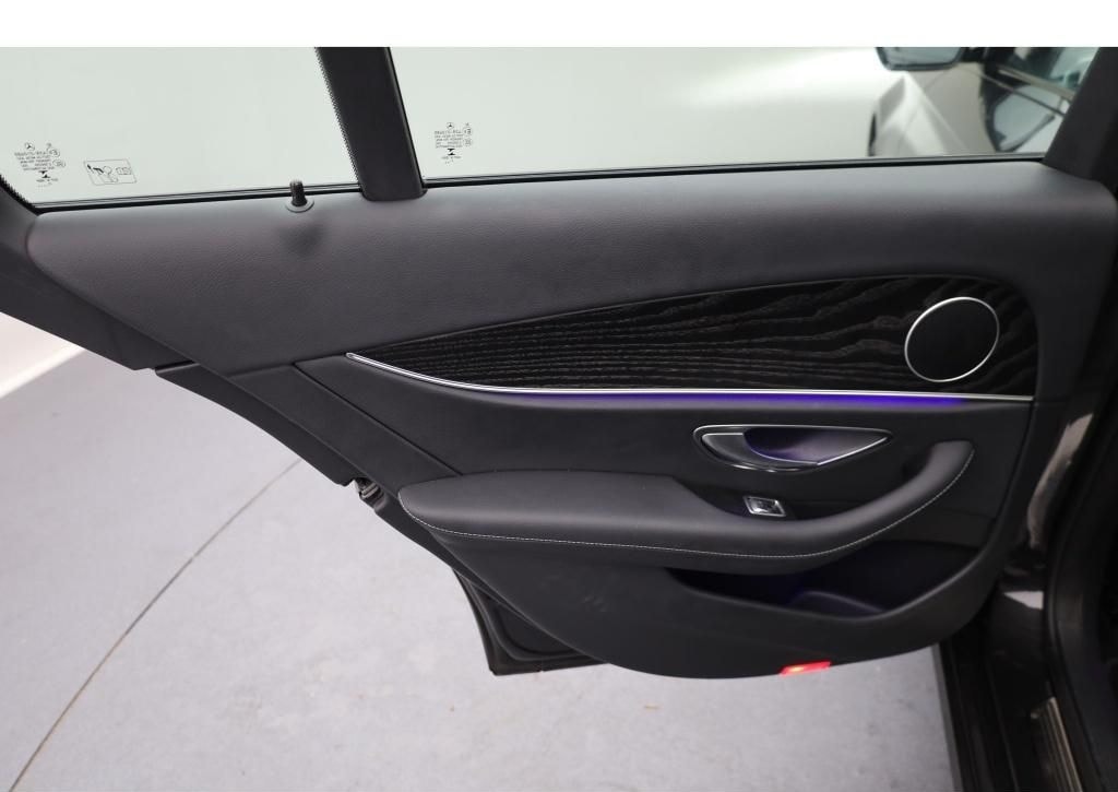 Mercedes-Benz E 300 e Lim Avantgarde Night Distr Widescreen foto 12