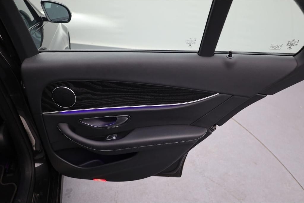 Mercedes-Benz E 300 e Lim Avantgarde Night Distr Widescreen foto 16
