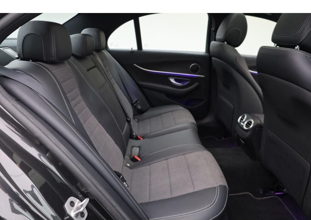 Mercedes-Benz E 300 e Lim Avantgarde Night Distr Widescreen foto 17