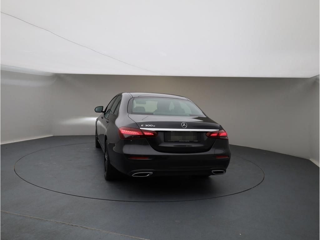Mercedes-Benz E 300 e Lim Avantgarde Night Distr Widescreen foto 5