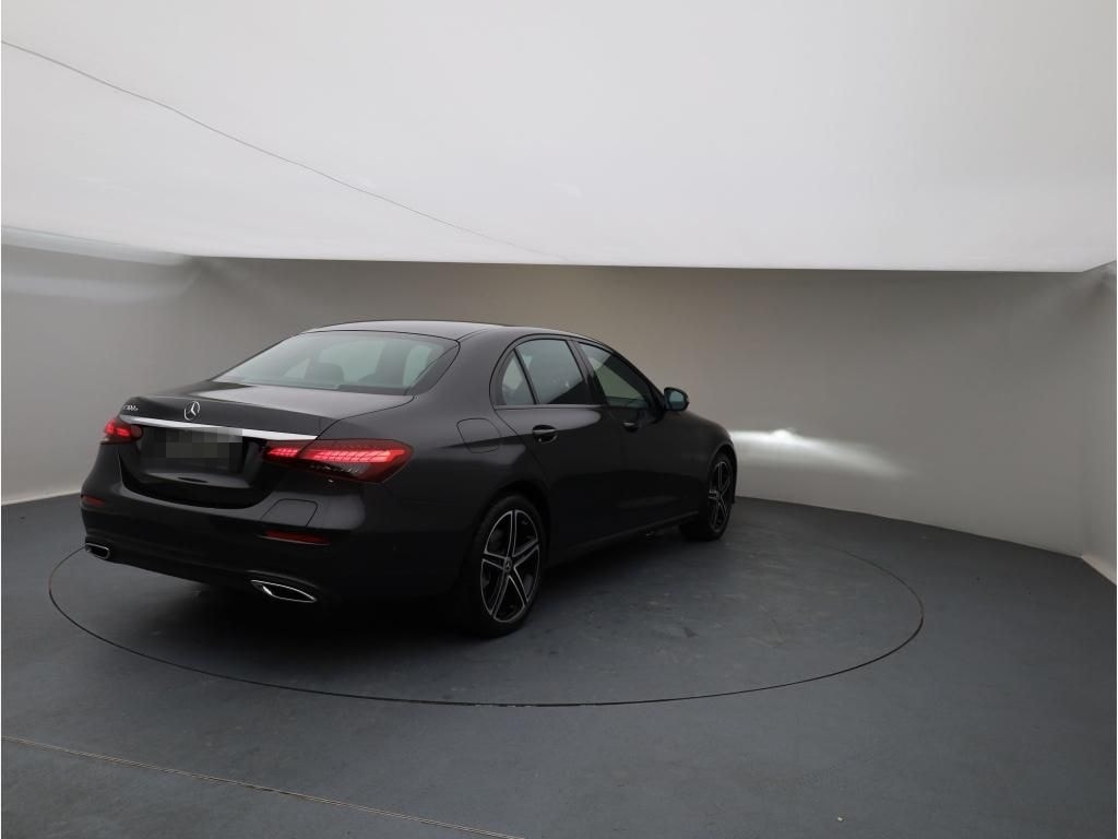 Mercedes-Benz E 300 e Lim Avantgarde Night Distr Widescreen foto 6