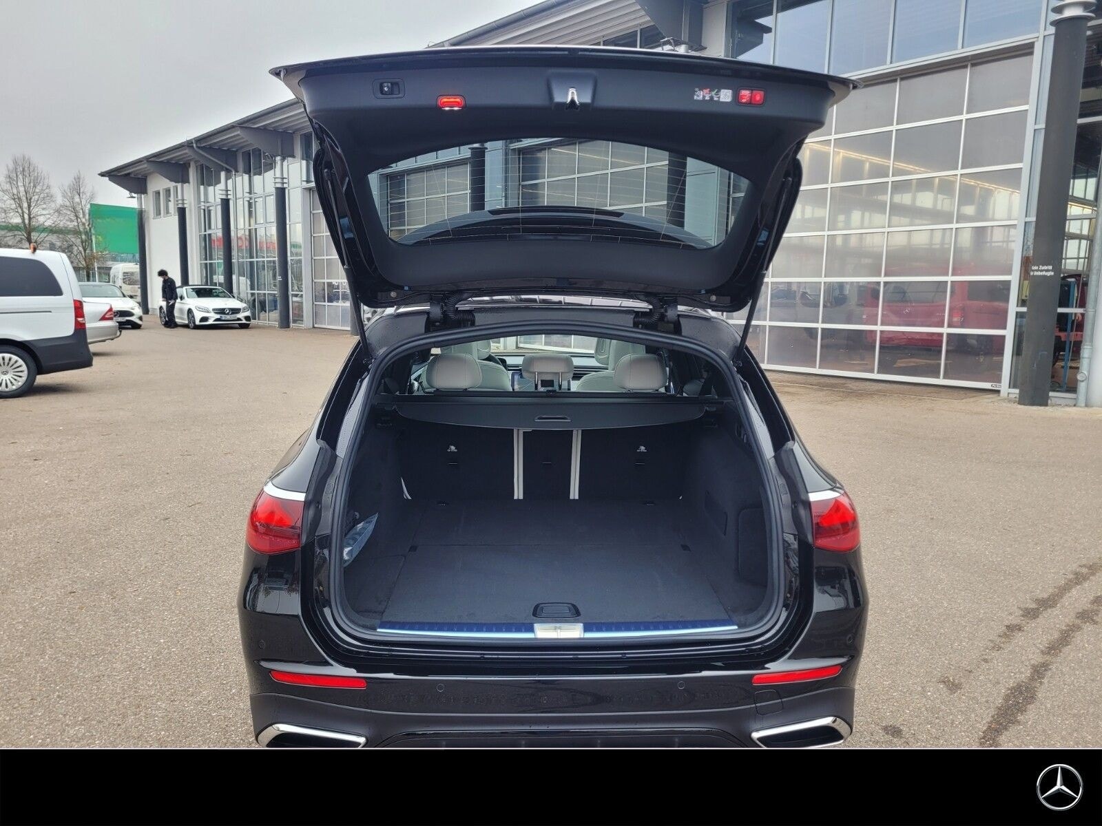 Mercedes-Benz E 450 d 4M T AMG Night Premium 21'' HUD Massage foto 12