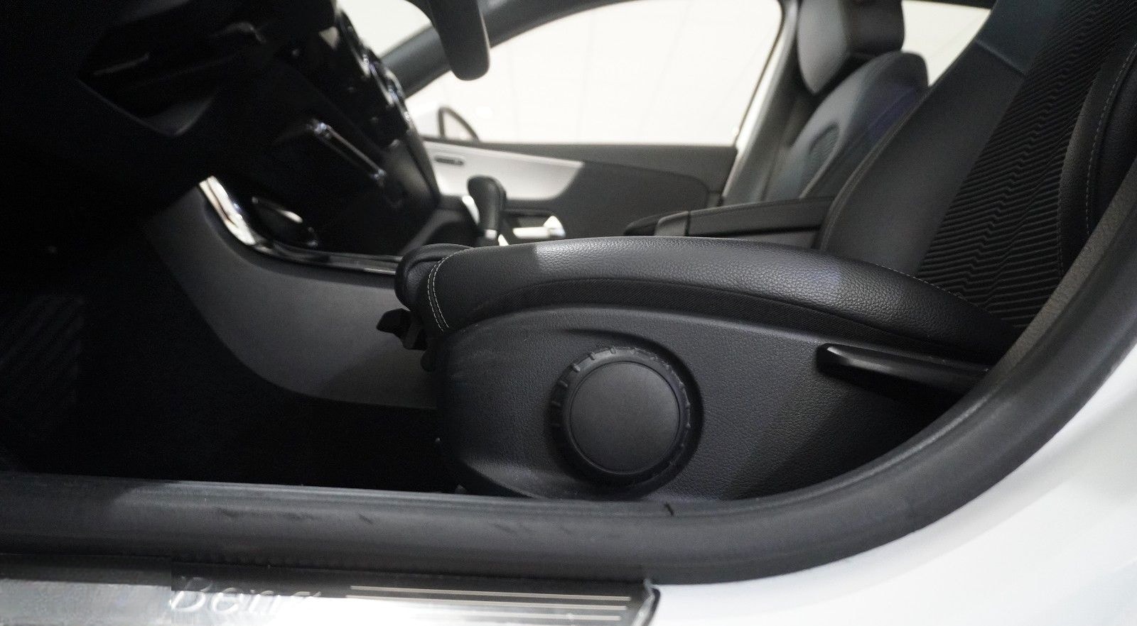 Mercedes-Benz A 180 LIM. PROGRESSIVE NAVI/LED/VIRTU./SHZ/PDC foto 14