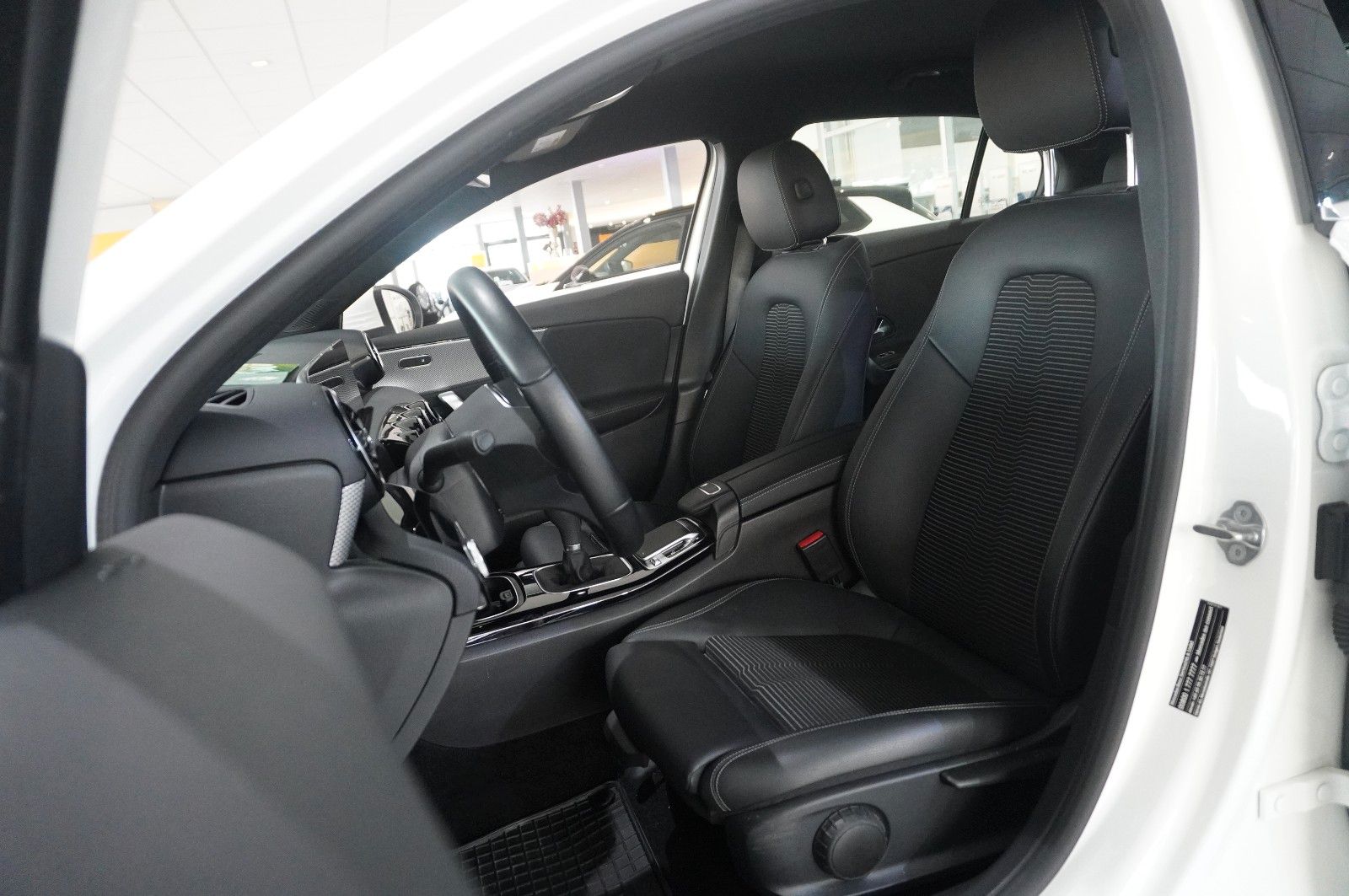 Mercedes-Benz A 180 LIM. PROGRESSIVE NAVI/LED/VIRTU./SHZ/PDC foto 17