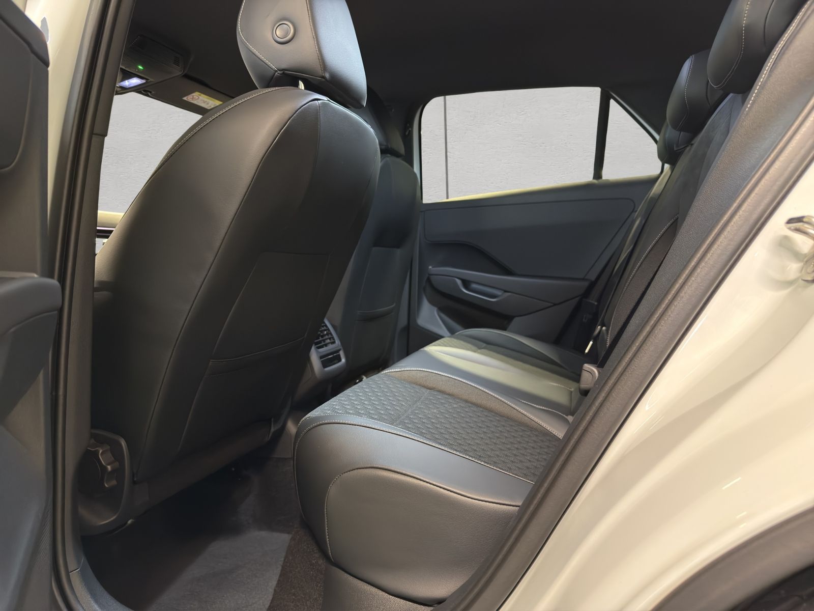 Volkswagen T-Roc R-Line 1.5l eTSI DSG SHZ RFK ACC HEAD-UP B foto 16