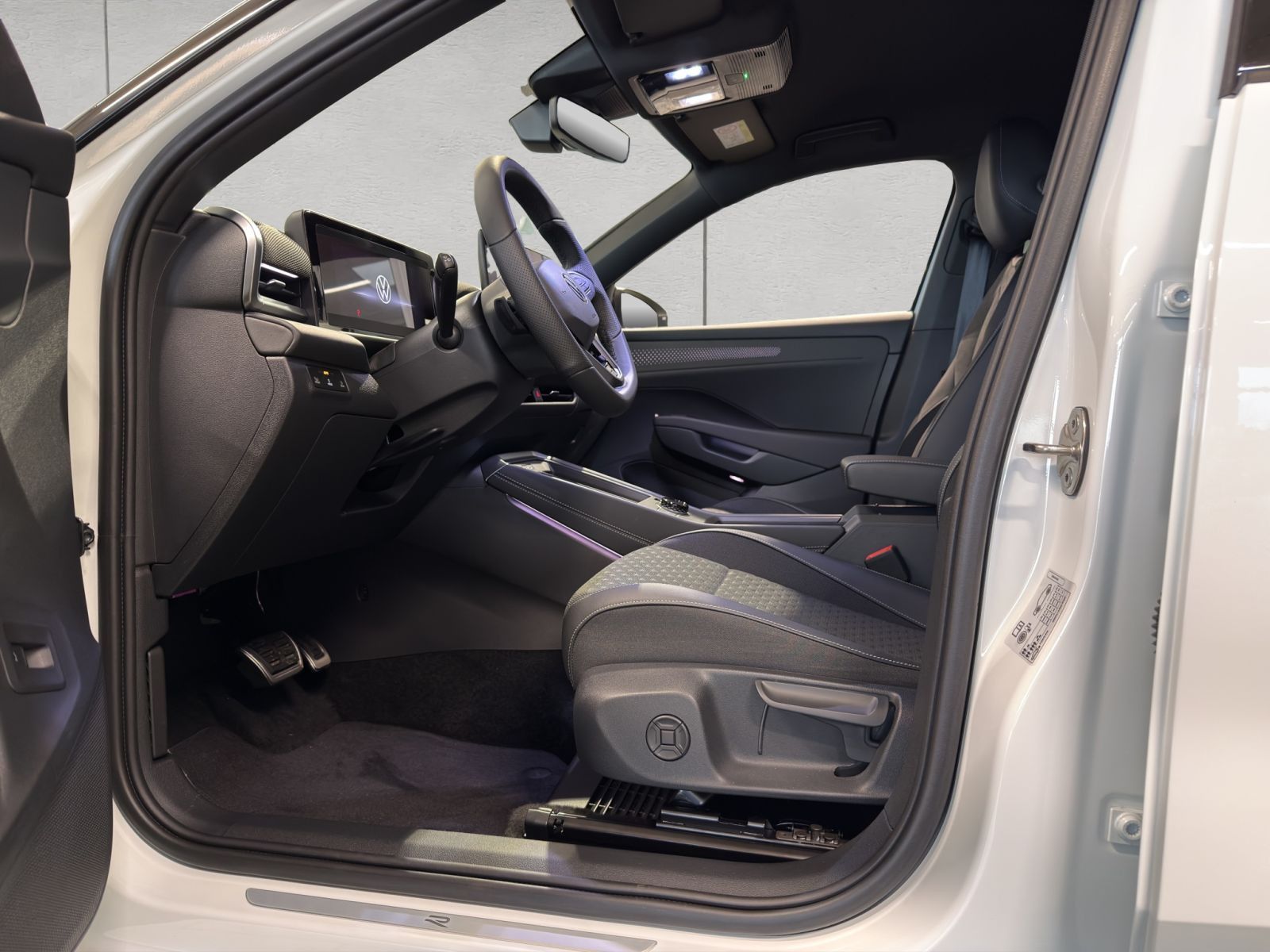 Volkswagen T-Roc R-Line 1.5l eTSI DSG SHZ RFK ACC HEAD-UP B foto 9