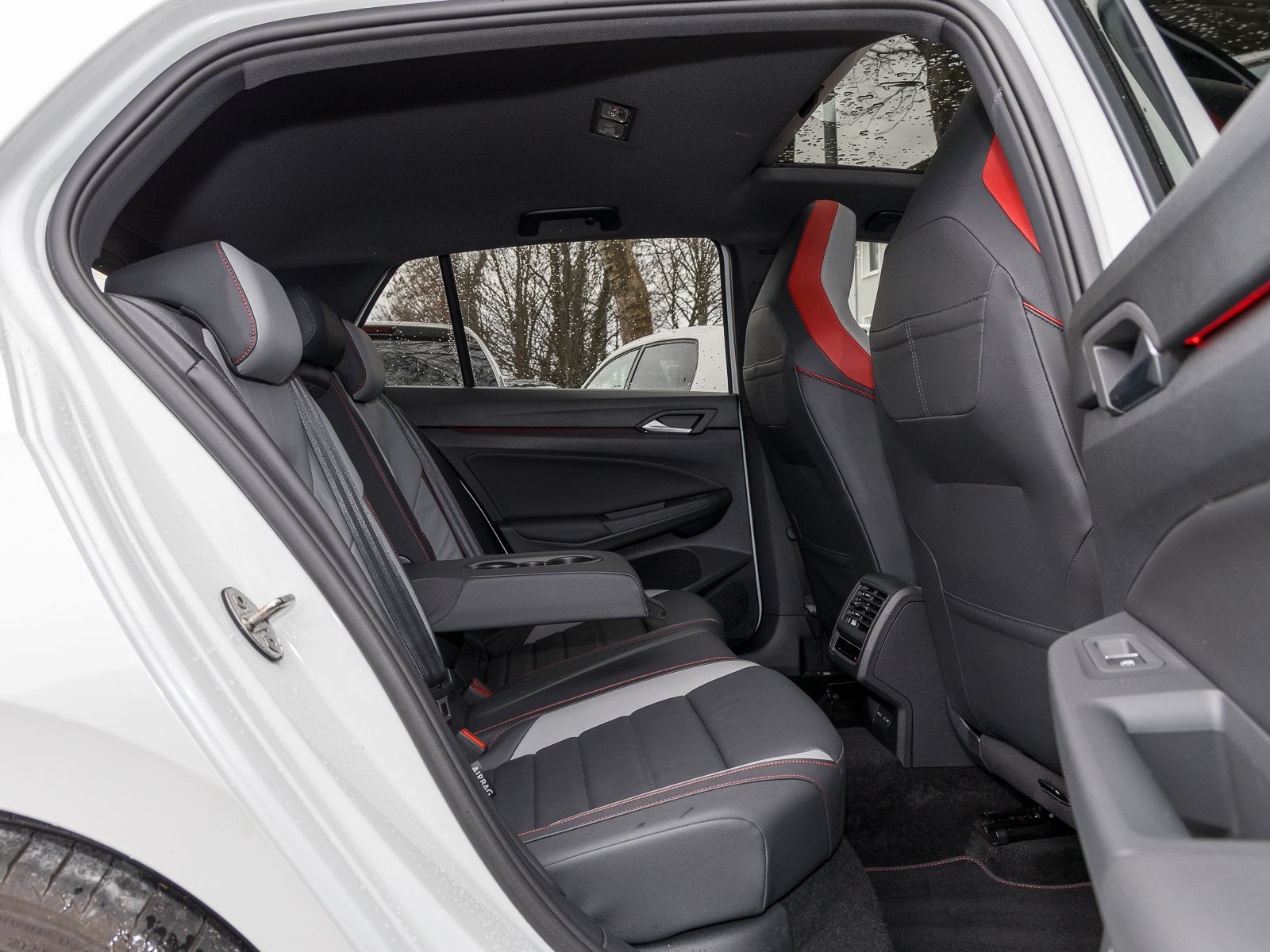 Volkswagen Golf VIII 2.0 TSI DSG GTI Clubsport PANORAMA NAV foto 7