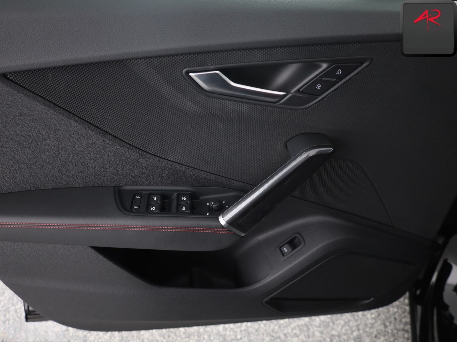 Audi SQ2 2.0 TFSI qu MATRIX,KEYLESS,SONOS,KAMERA,AHK foto 13