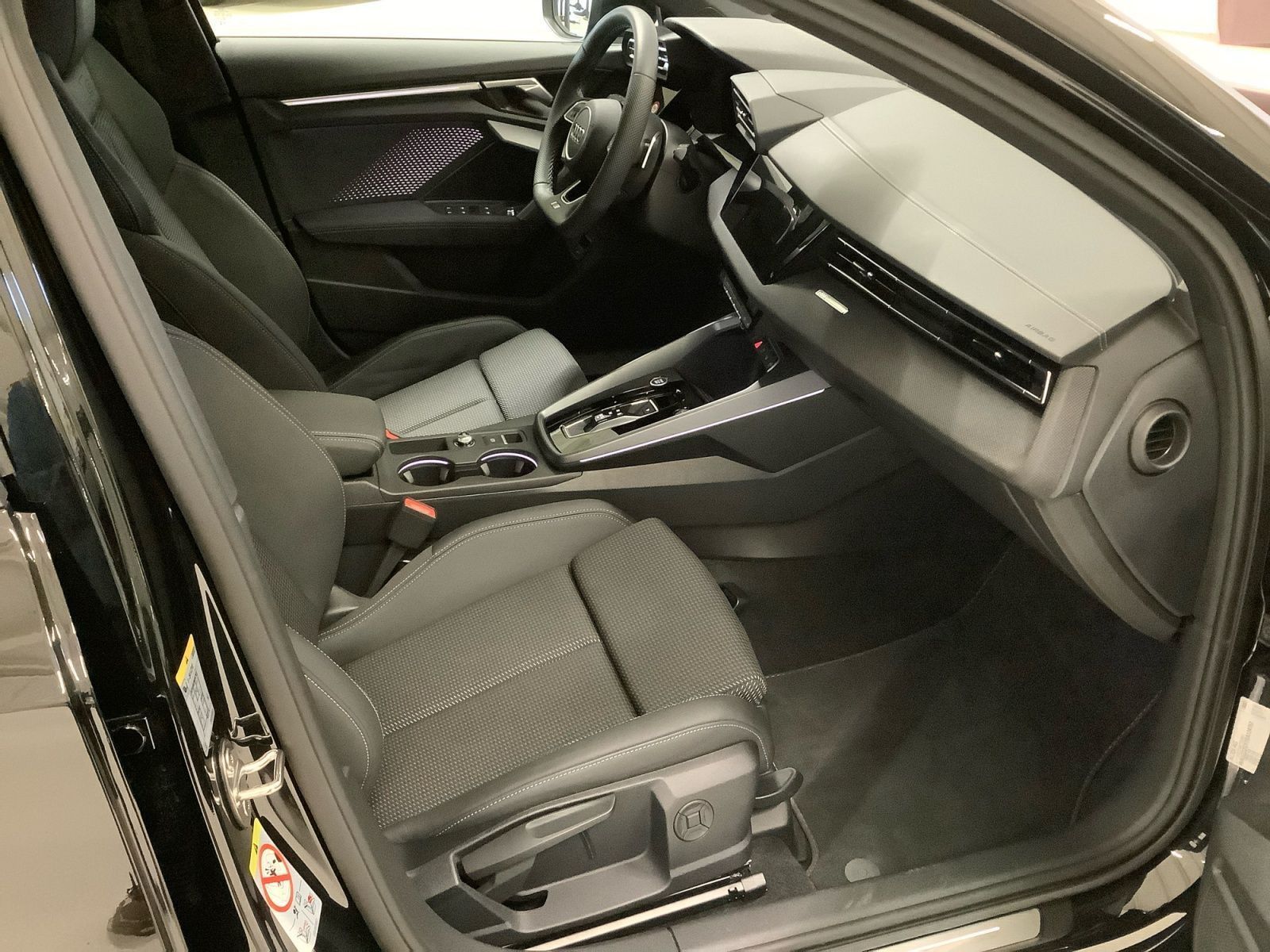 Audi A3 allstreet 35 TFSI S tronic,LED,AHZV,Kamera,Na foto 11