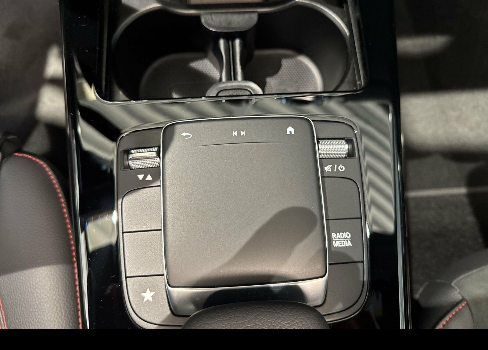 Mercedes-Benz CLA 200 4MATIC Coupé AMG/Night/Pano/LED/Kamera foto 25