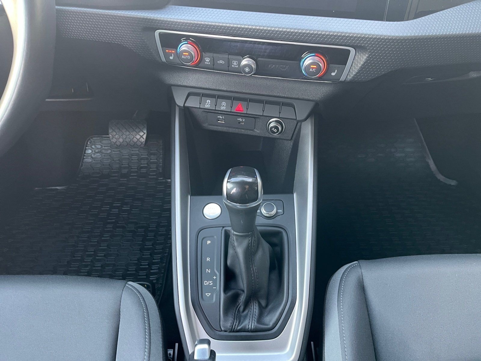 Audi A1 Sportback 1.0 TFSI S-Line 2xKlima KeyLess foto 9