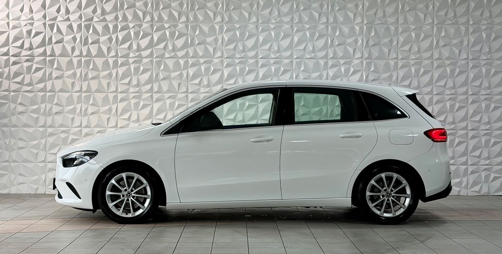 Mercedes-Benz B 220 4Matic|LED|AMBIENTE|WIDESCREEN|SPUR|TEMP foto 4