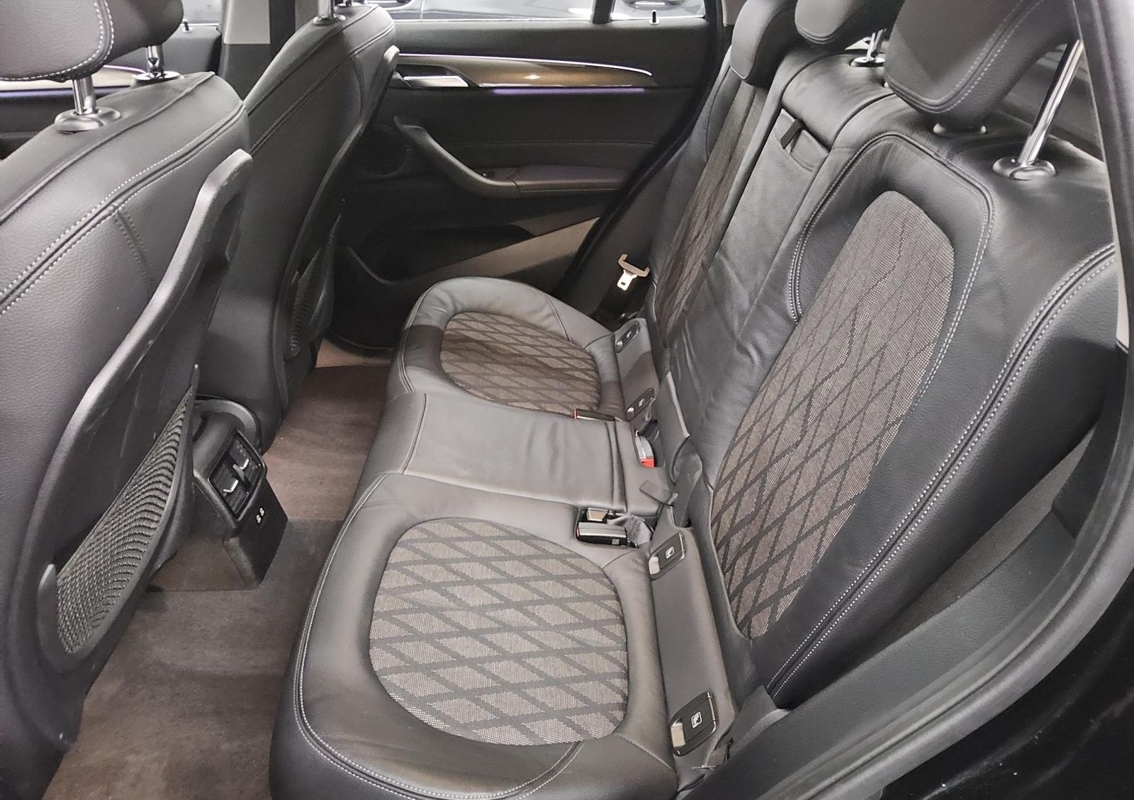 BMW X1 sDrive20d X-Line T-Leder Navi LED HiFi PDC foto 13