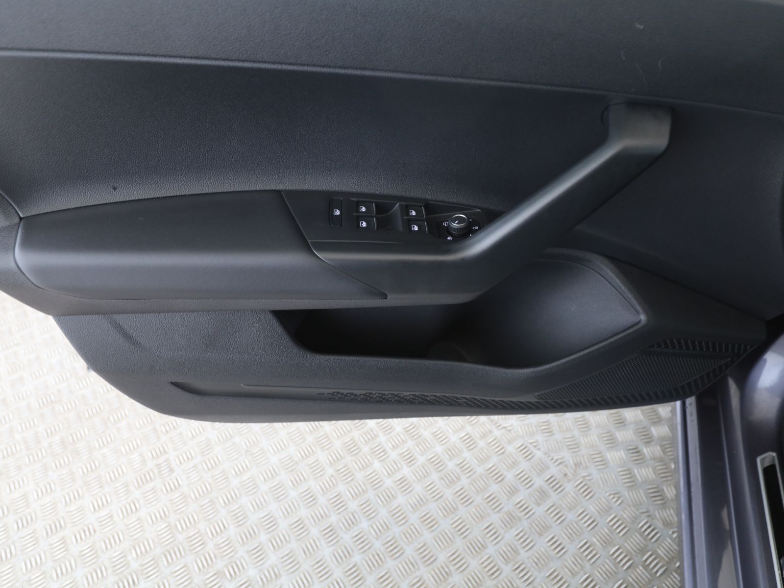 Volkswagen Polo 1.0 TSI Goal LED+PDC+SHZ+Navi+AppleCar foto 18