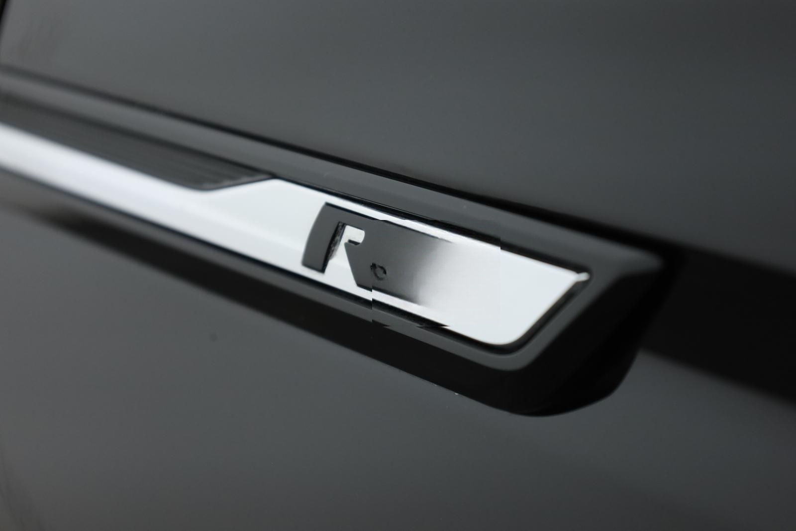 Volkswagen Touran 2.0 TDI DSG Highline R-Line 7 Pano 18 AHK foto 24