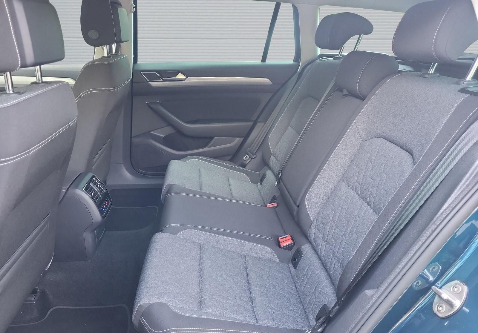 Volkswagen Passat 1.5TSI Business DSG Navi+LED+SHZ+AHK+ACC+ foto 25