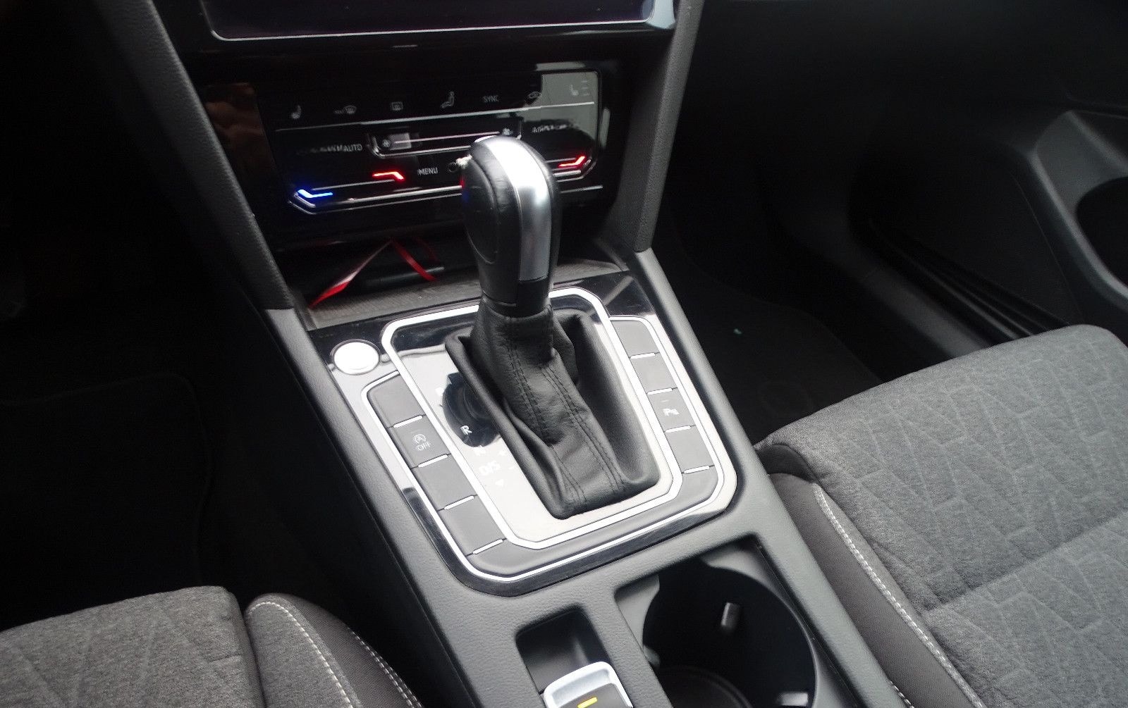 Volkswagen Passat Variant 2.0 TDI " RFK/ACC/SHZ/LED/Navi" foto 13