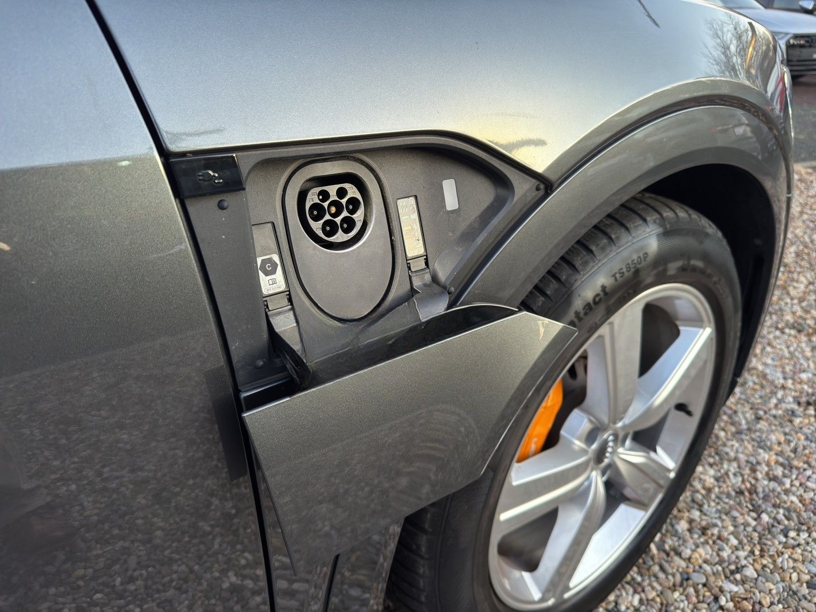 Audi e-tron S line 50 quattro foto 22