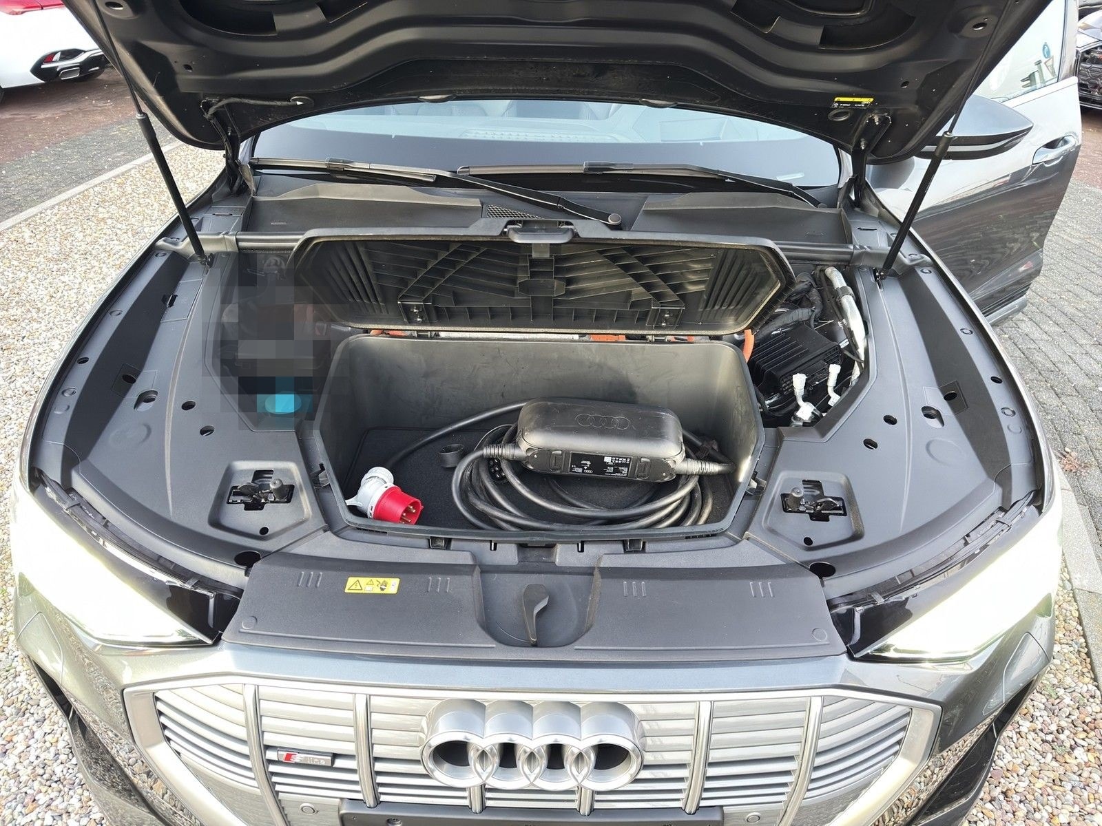 Audi e-tron S line 50 quattro foto 23