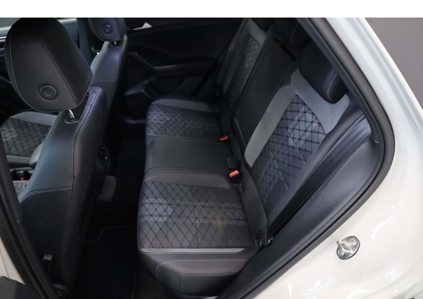 Volkswagen T-Roc 1.0 TSI R-Line 6-Gg. LED/RFK/SH/ACC/SH foto 15