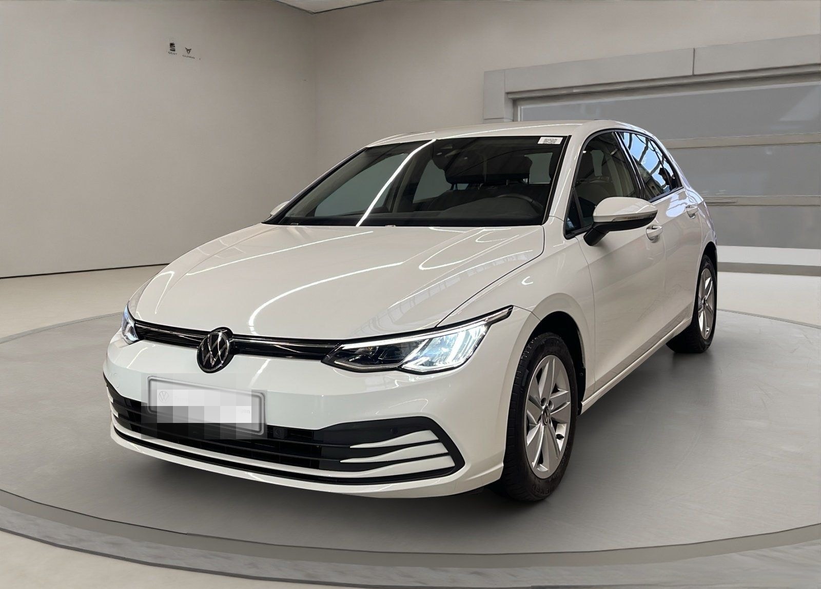 Volkswagen Golf VIII 1.0 eTSI Life ACC AUT Kam. Navi LED LM foto 2