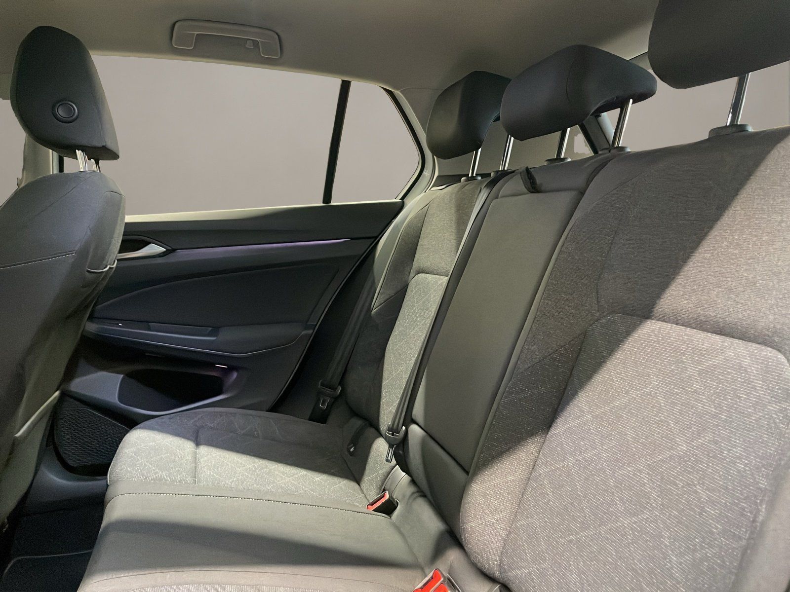 Volkswagen Golf VIII 1.0 eTSI Life ACC AUT Kam. Navi LED LM foto 15