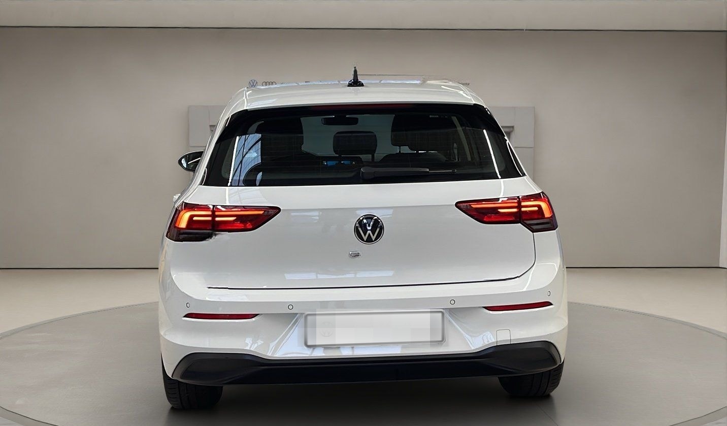 Volkswagen Golf VIII 1.0 eTSI Life ACC AUT Kam. Navi LED LM foto 5