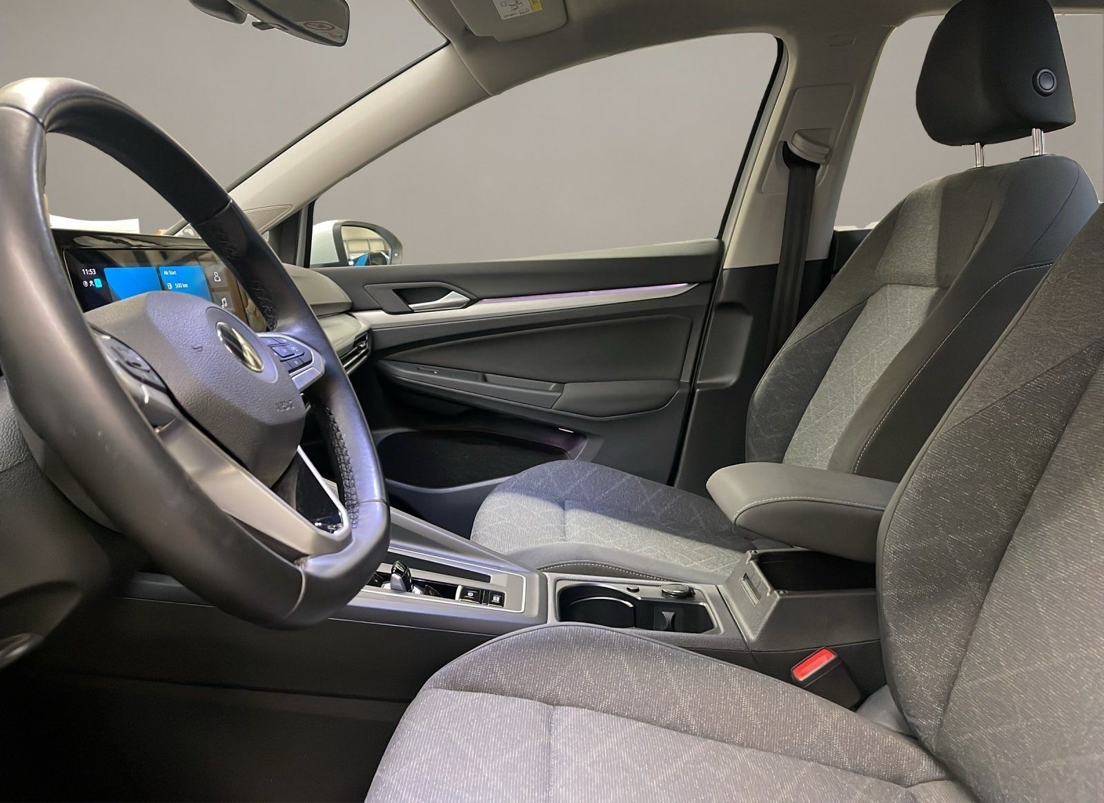 Volkswagen Golf VIII 1.0 eTSI Life ACC AUT Kam. Navi LED LM foto 8