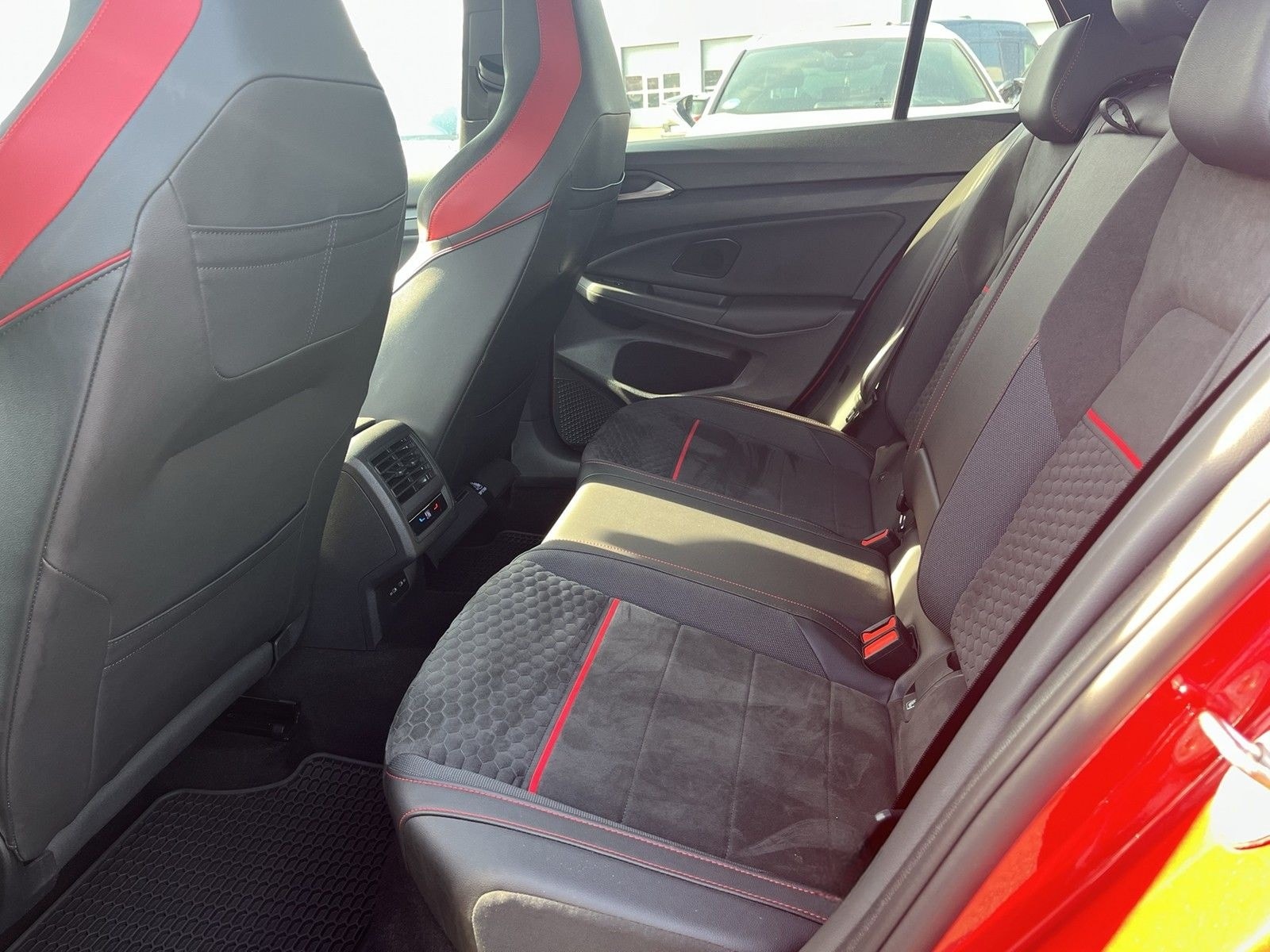 Volkswagen Golf VIII GTI Clubsport 45 foto 11