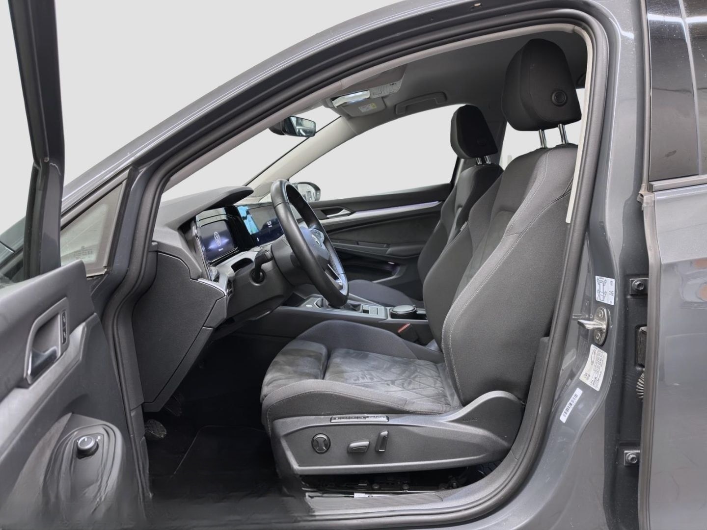 Volkswagen Golf 8 1.5 TSI Life STANDH AHK KAMERA LED foto 13