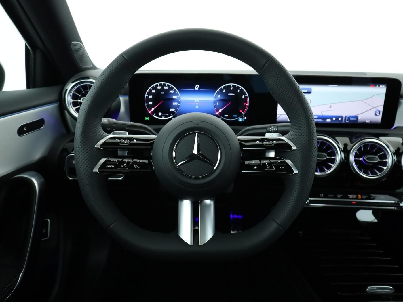 Mercedes-Benz A 200 *Pano*Night*SpurW-W-Paket*S-Sitz*Keyless* foto 11