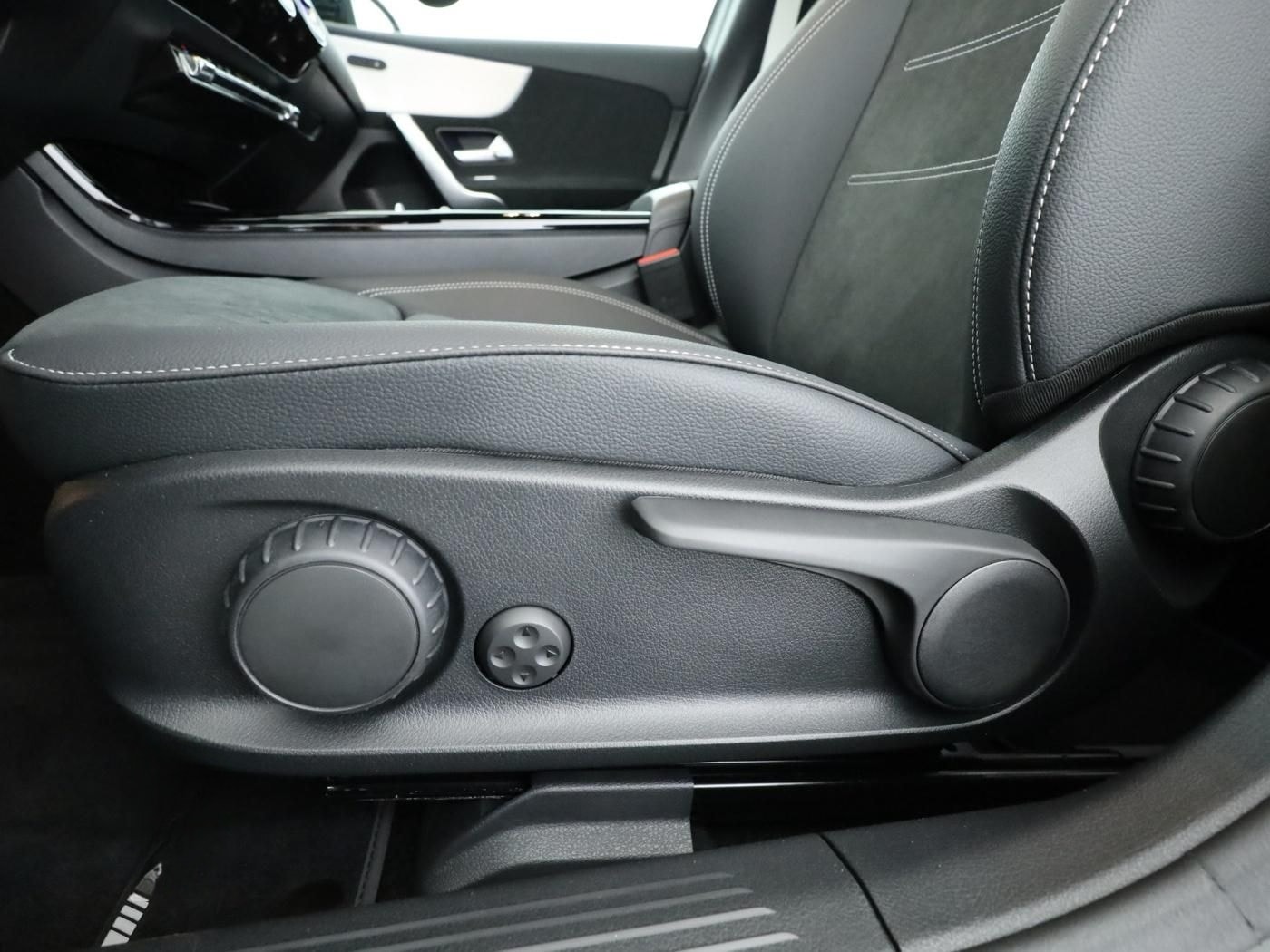 Mercedes-Benz A 200 *Pano*Night*SpurW-W-Paket*S-Sitz*Keyless* foto 25