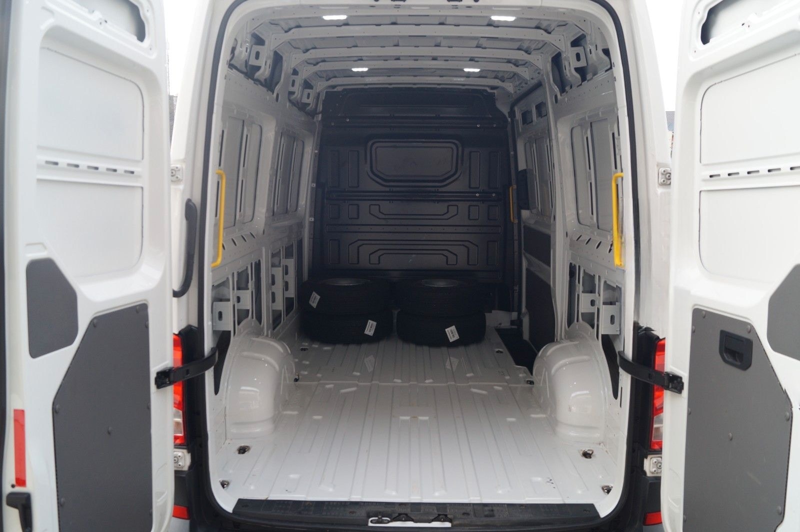 Volkswagen Crafter Kasten 30 mittellang Hoch*Navi*Klima*RFK foto 20