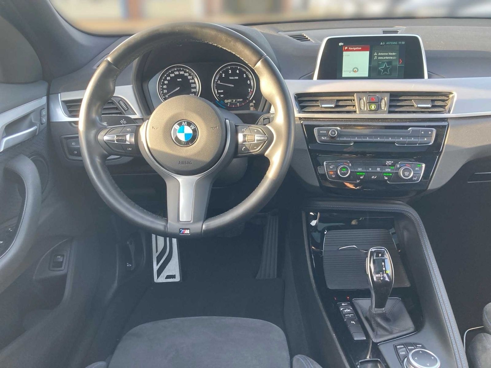 BMW X1 sDrive20i M Sport Navi+SHZ+LED+AHK+Pano+PDC foto 10