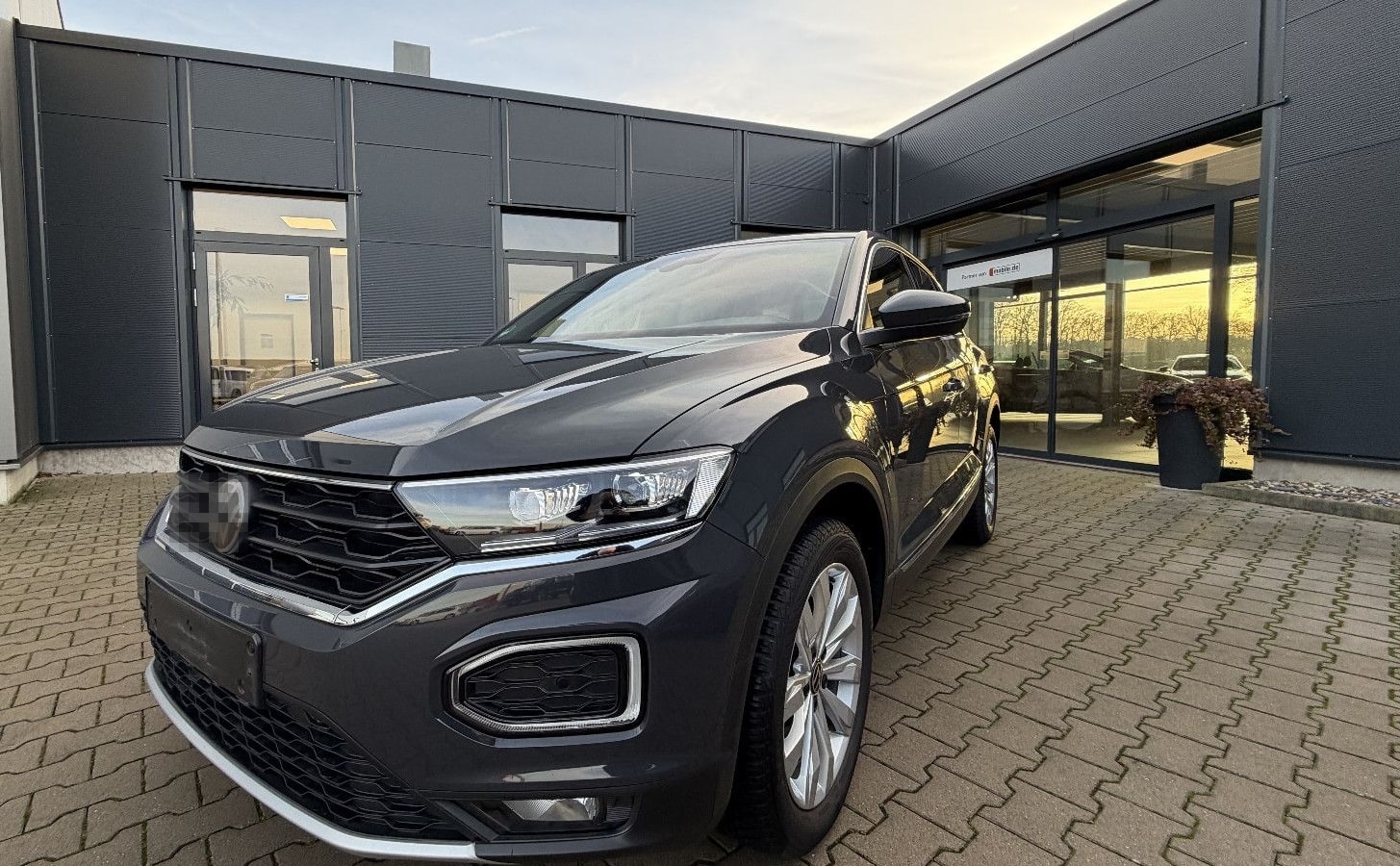 Volkswagen T-Roc 1.5 TSi DSG Sport Navi/LED/AHK foto 2