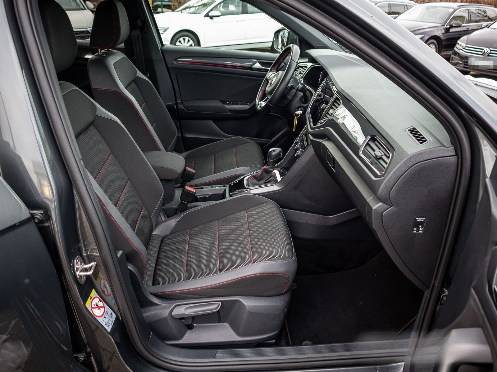 Volkswagen T-ROC Sport 1.5 TSI LED Navi ParkPilot RearView foto 13